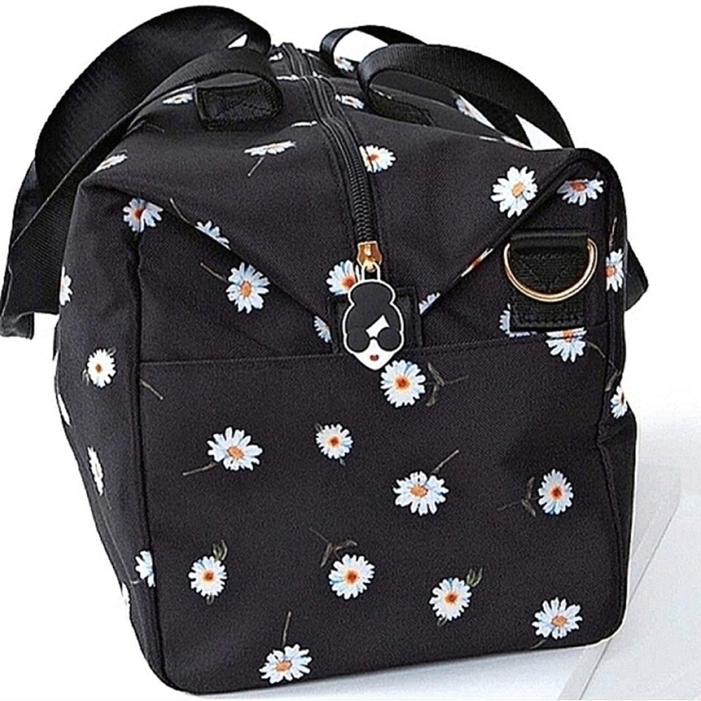 ALICE + OLIVIA Daisy Print Travel Weekend
Duffle Bag - Picture 2 of 8